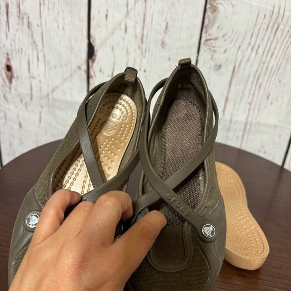 CROCS women’s loafer flats in chocolate brown color size 6 removable insole GUC - Picture 6 of 15